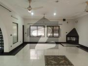 10 Marla Elegant And Fully Maintained Super Hot Located...