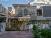 10 Marla Facing Park House Full Furnished For Sale In...