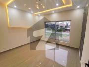 10 Marla Hot Property Elegant & Spacious Family Home
