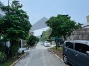 10 marla in tulip block hot location plot between houses