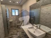 10 Marla Like New Used Modern Design Fully Basement...