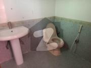 10 Marla Luxurious House Available For Rent Bahria Town...