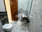 10 Marla Luxurious House Available For Rent Bahria Town...