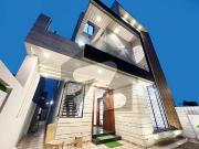 10 Marla Luxurious House Near To Park Ring Road