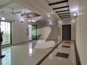 10 Marla Luxury 3 Bedroom Apartment Available For Rent...