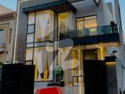 10 Marla Luxury House Available For Rent