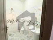 10 Marla Luxury upper portion near To Markaz family park...