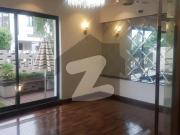 10 Marla Modren Desing Slightly Used Solar Installed...