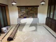 10 Marla Neat and Clean 3rd House to Park Modern House...