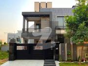 10 Marla Prime Location Modern House For Sale in Lake...