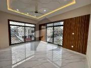 10 Marla Slightly Used House Available For Rent