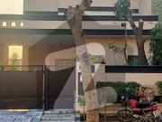 10 Marla Used House For Sale In PHASE 8 DHA