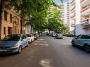 10 Minutes walk to KDW Fully equipped apartment with...