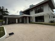 1100 sqm Residential House for Rent at Urdaneta Village,...