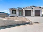 1143 Elk Street, Penticton, BC, V2A 0C9 Luxury House for...