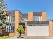 114 Charlton Blvd Toronto ON M2R 2J1 4 Bedroom Apartment...