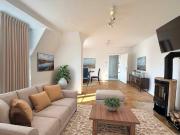 1150! Schöne 2 Zimmer DG Wohnung nahe U3/Schweglergasse!