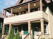 $1155 / 2br 1125ft² Sunny Upper Flat in Atwood...