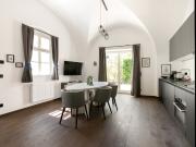 115,42 m² Design Altbau mit Gewölben & Eigengarten...