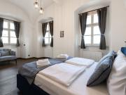 115,42 m² Design Altbau mit Gewölben & Eigengarten...