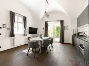 115,42 m² Design Altbau mit Gewölben & Eigengarten...