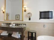 115b Queen's Gate, London, SW7 5LP, United Kingdom |...
