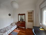 11655 Quarto com cama de solteiro em.