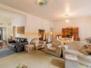 11880 Casa para aluguel e venda tem 264 mÂ² com 5...