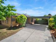 118 Learmonth Road, Wendouree VIC 3355 House For Rent |...