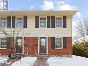 11 1160 Shillington Avenue, Ottawa, ON, K1Z 7Z4...