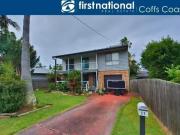 11 Blue Gum Avenue, Sandy Beach House for rent Listed by...
