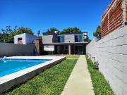 11 entre 479 y 480 City Bell Casa con parque y piscina...