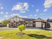 1/1 Governor Close, Tarneit