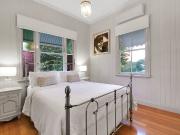 11 South Street, Yeerongpilly QLD 4105 House For Rent...