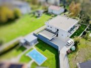 11Min zur U2 Architektur trifft Luxus Infinity Pool...