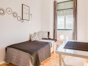 120834 Quarto com cama de solteiro em.