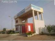 120 square yards residential plot park facing Karachi...