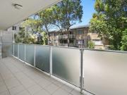 Well maintained beachside apartment on first level