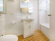 Wonderful one bedroom with car parking near Bondi...