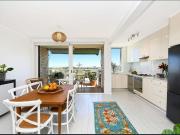 Light Filled Coastal Apartment with Sweeping Bay & City...