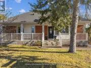 128 Queen Street E, Newmarket, ON, L3Y 2E8 house for lease.