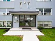 12 26 Rosseau Rd. Toronto, Ontario, M3H 3G2 Bathurst &...