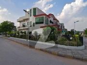 12.5 Marla Fully Renovated Well Maintained Corner House...