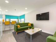12 Bed Club En suite B Has an Apartment