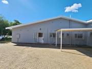 12 Bedroom House in Universitas