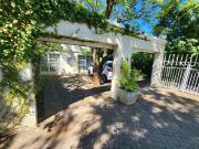 12 Bedroom House in Universitas