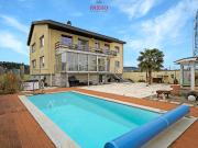 12 Zimmer 2 Familienhaus mit Pool & unverbaubarer Lage...