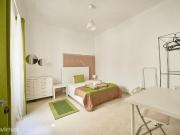 130093 Quarto com cama de solteiro em.
