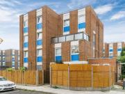 130 Grove Road, London E3, 4 bed flat to rent, £3,150...