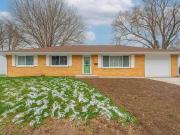 130 Half Moon St, Lincoln, IL 62656